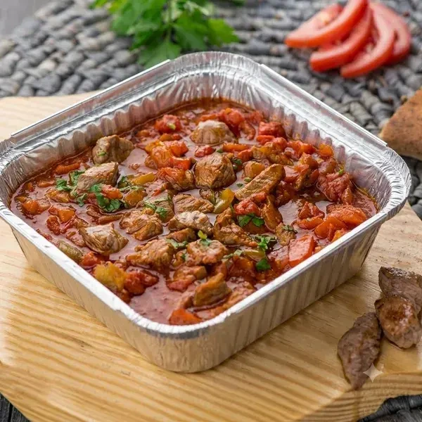 لحمه مع بندوره مع اغراضه