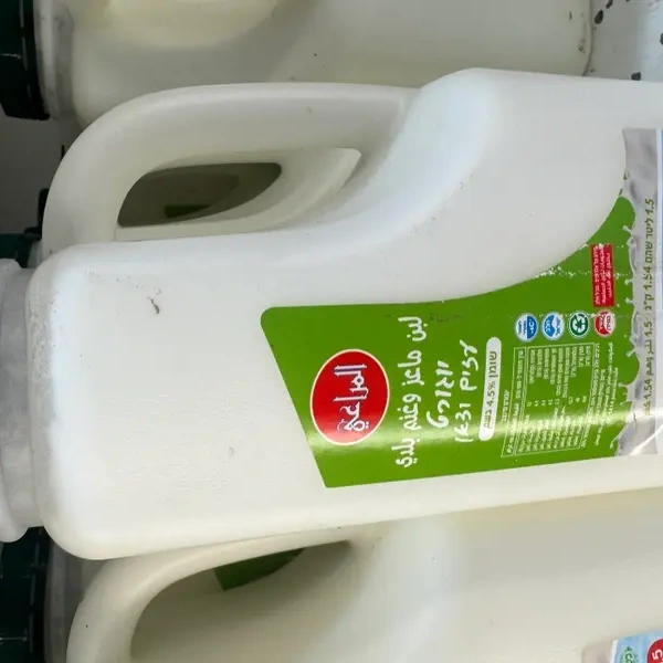 لبن ماعز صغير