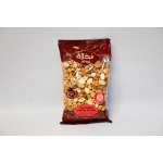 مكسرات مخلوطة وسط نخلة
